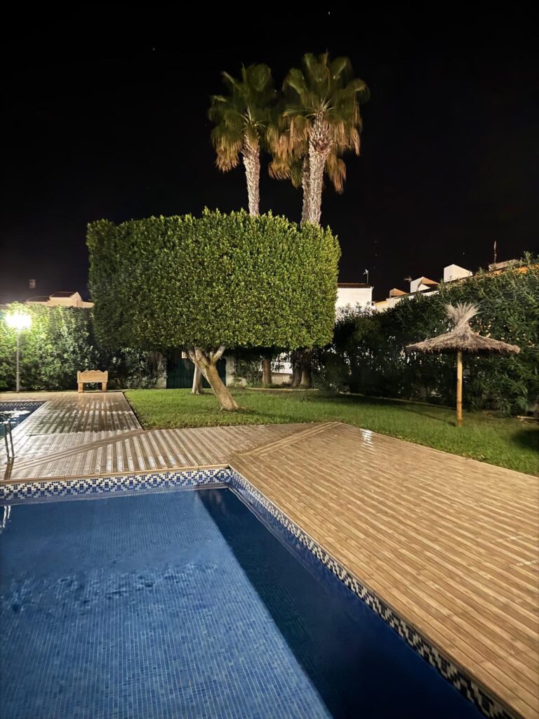 Piscina comunitaria de urbanización residencial en Gran Alacant