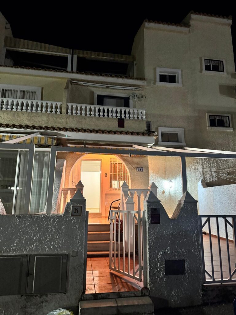 “Porche cubierto de vivienda en Gran Alacant cerca de la playa”